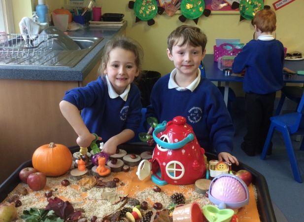 Autumn Play in P2